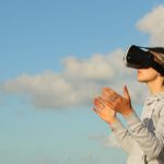 feature-image-woman-using-vr