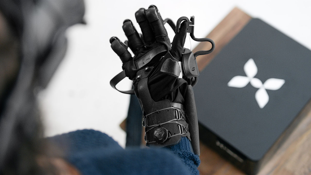HaptX Gloves Stimulate The In VR
